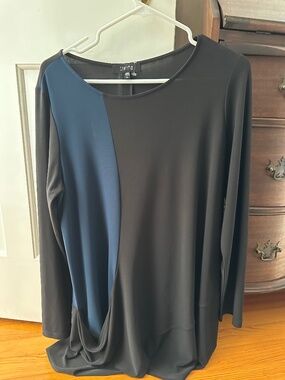Comfy USA long sleeve bicolor top